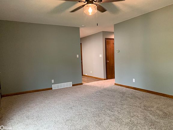 4th image of 1001 N Poplar St