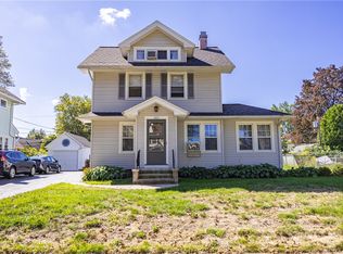 303 Somershire Dr, Rochester, NY 14617