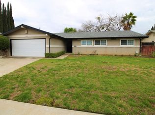 1562 Robinwood Ave, Clovis, CA 93611