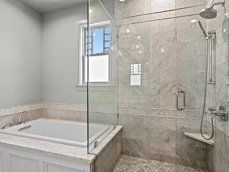 2115 W Watrous Ave — Photo 32