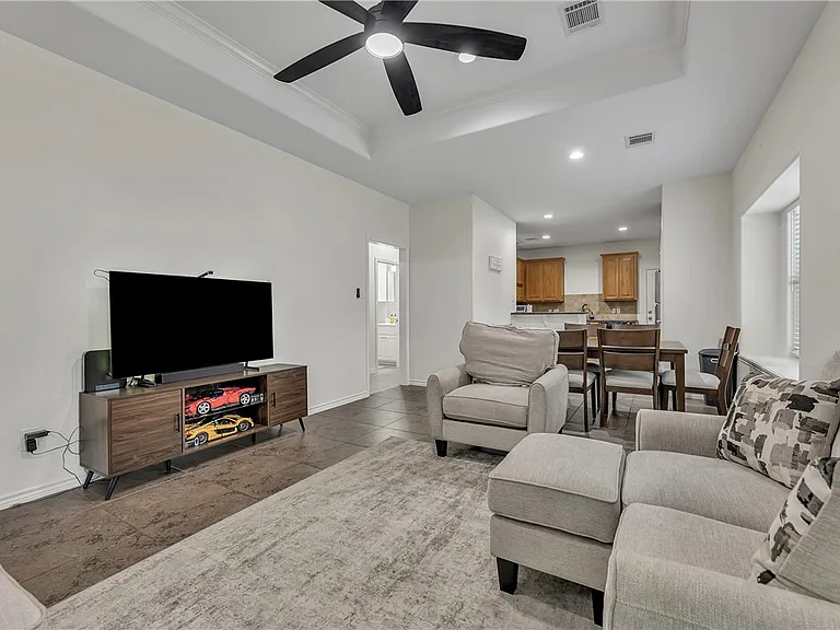 3800 Blackhawk Ln — Photo 6