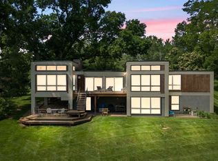 12 Lakeview Dr NE, Iowa City, IA 52240