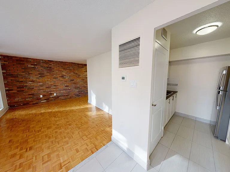 25 Wellesley St W — Photo 43