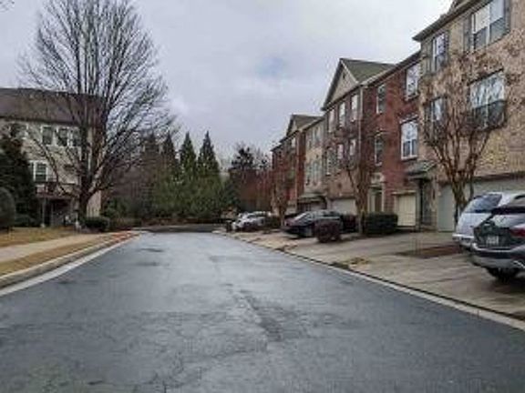 Exterior Neighborhood (street photo)