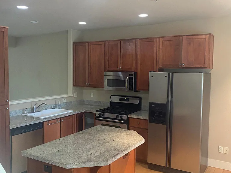 2145 NE 50th Way #2145 — Photo 6