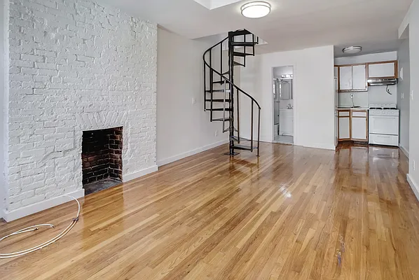 Rented by Creed Realty Group | media 14