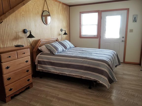 Bedroom 2 -Queen bed