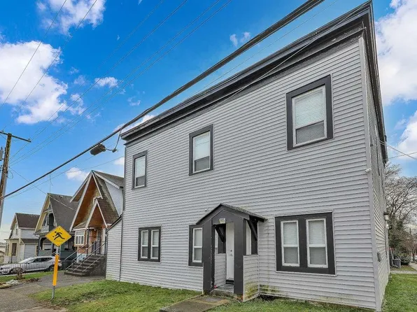 634 N 10th St, New Westminster, BC V3M 3Z8