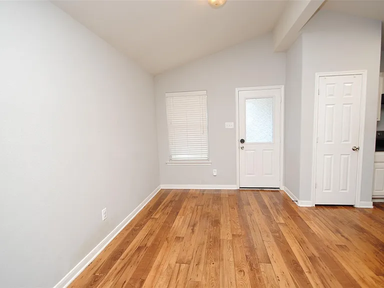 4219 Medina River Loop — Photo 5