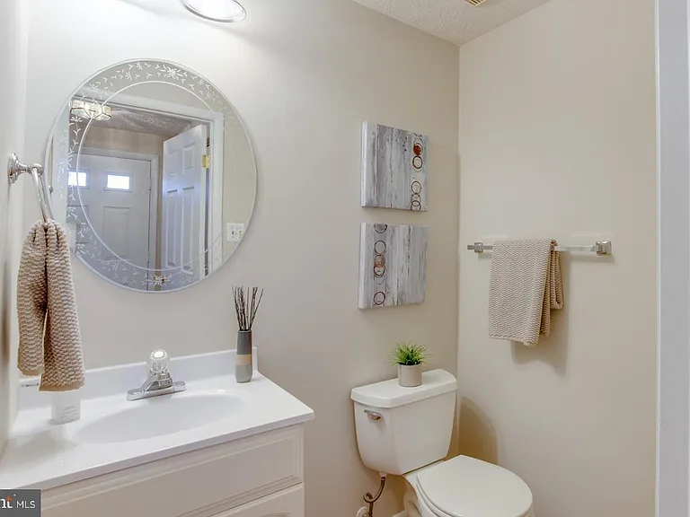 8035 Tyson Oaks Cir — Photo 14