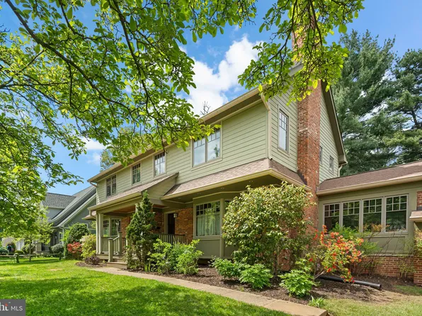 6902 Hutchison St, Falls Church, VA 22043