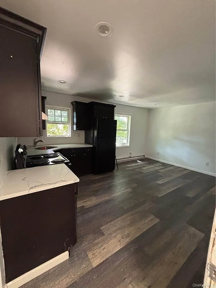 1 bed, 1.0 bath, 10454 sqft, $2,226 — Photo 2