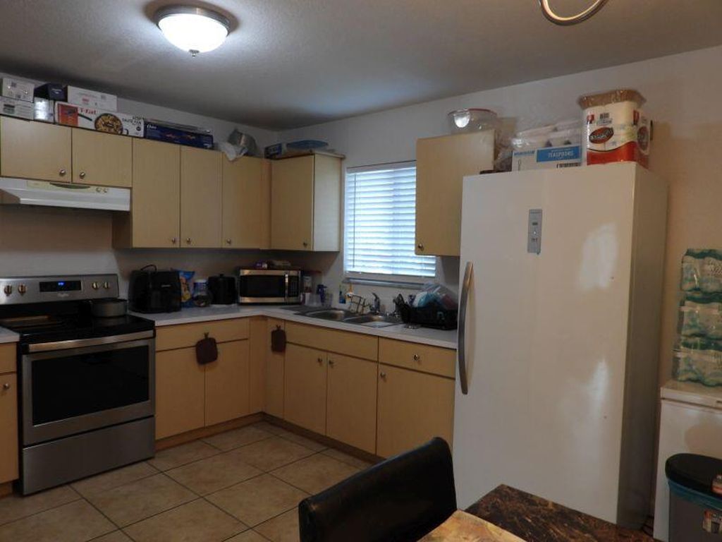 2764 NW 1st Court, photo 3