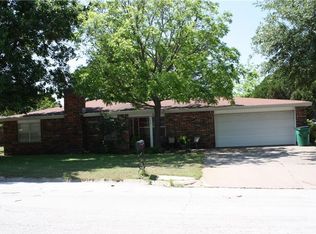 1410 Jackson St, Bowie, TX 76230