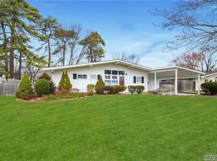 15 Bertram St, Islip, NY 11751