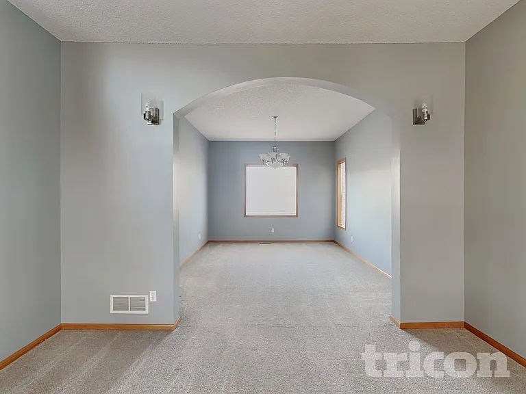 4527 Mason Ave NE — Photo 2
