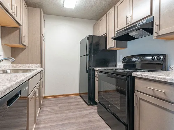 ASPEN BLUFF APARTMENTS