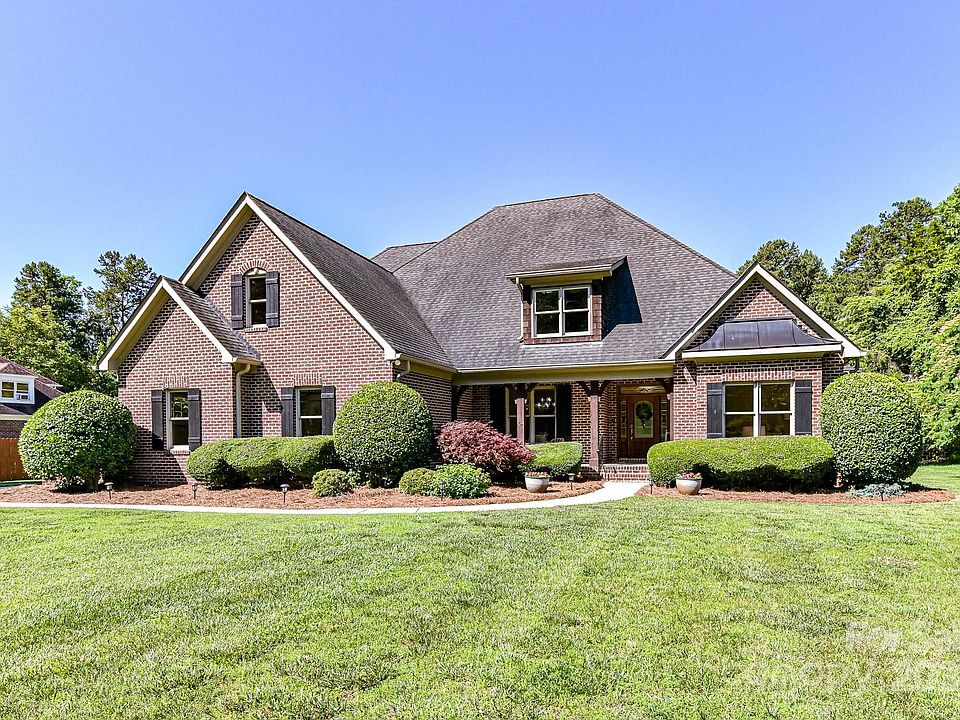 1st image of 3845 Hoodridge Ln
