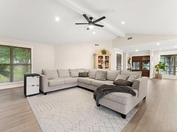 5th image of 338 E Weber Cir