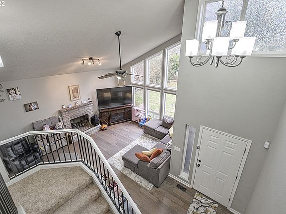 Living Room>