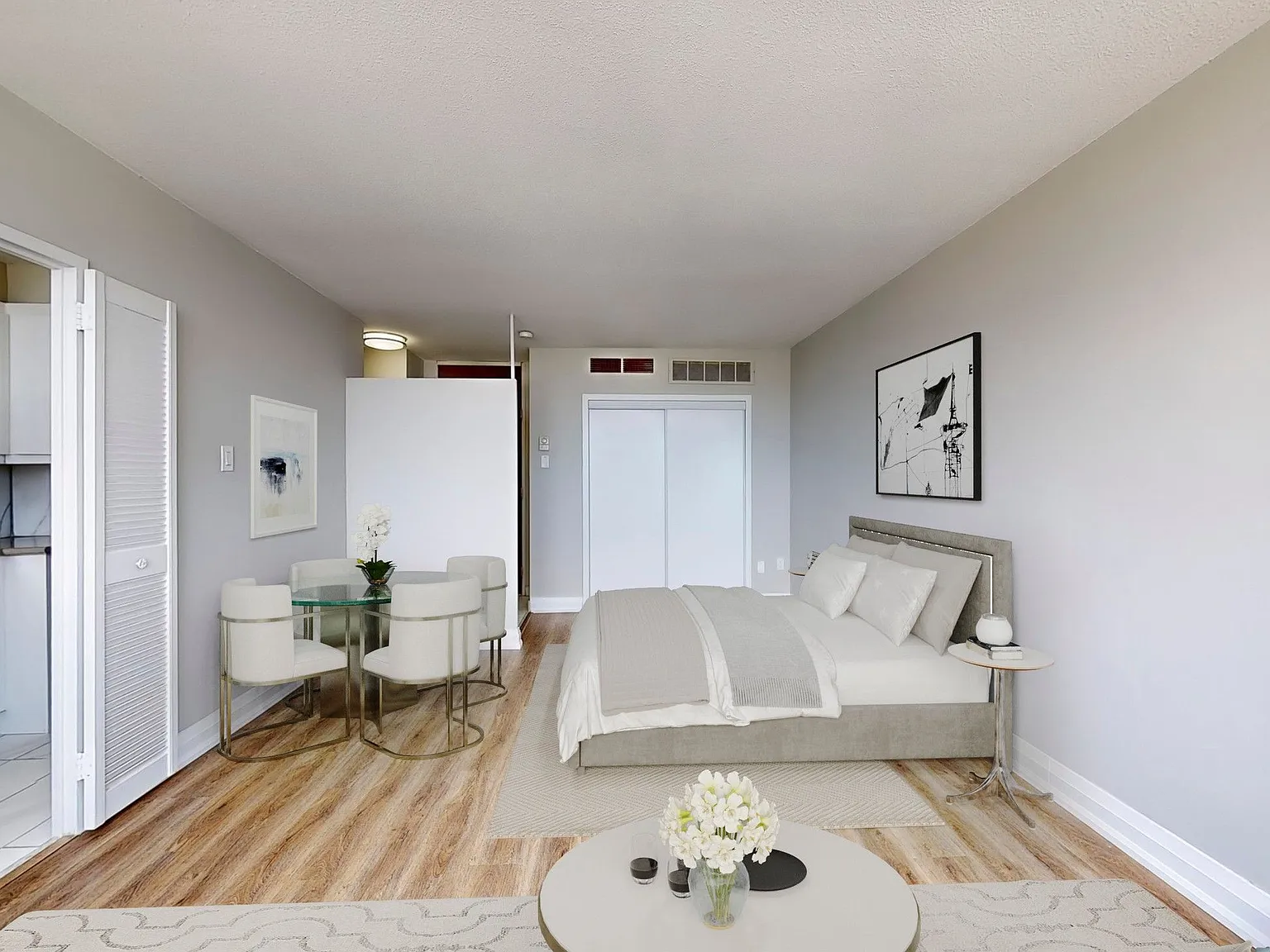 40 Pleasant Blvd — Photo 3