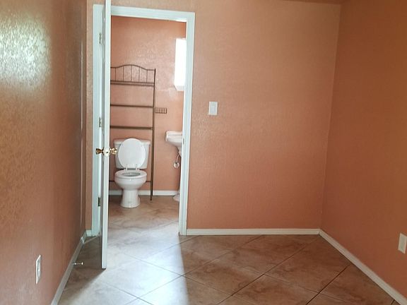2nd image of 1534 W Rosewood Ave #1
