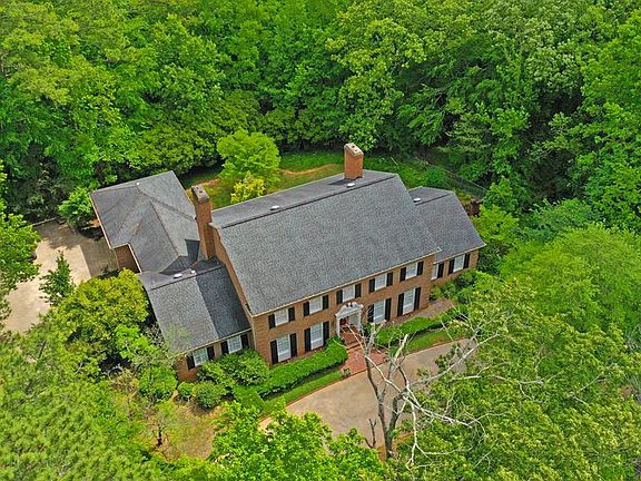 2nd image of 705 Henrietta Ave E