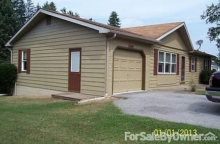 Side View
						:
						side entrance into garage and interior.
