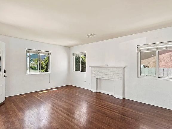 3rd image of 4818 Brayton Ave