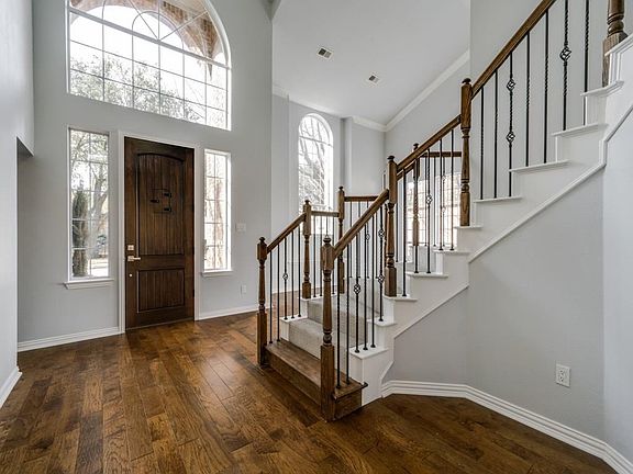 2nd image of 2816 Pond Wood Dr