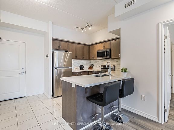5th image of 650 Sauve St #1458171