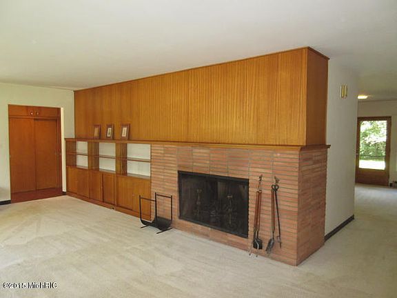 3rd image of 3591 Glenn Dr SE