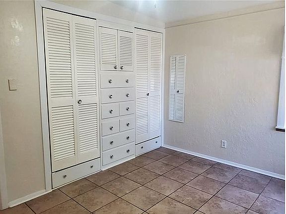 5th image of 102 Holly Dr