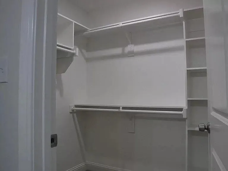 812 N Broughton St — Photo 13