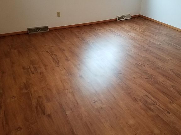 4th image of 309 Stanley Ct