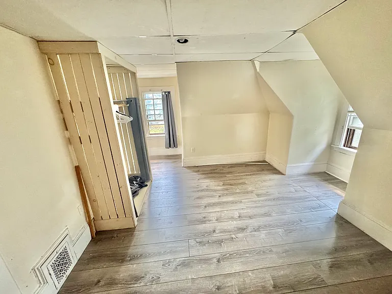 16 Braemore Rd #5 — Photo 1