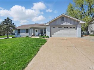 2 Suncrest Dr, Saint Peters, MO