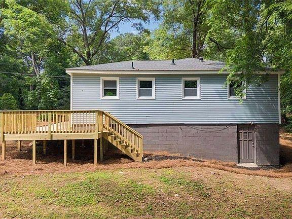 3rd image of 612 Hickory Trl SE