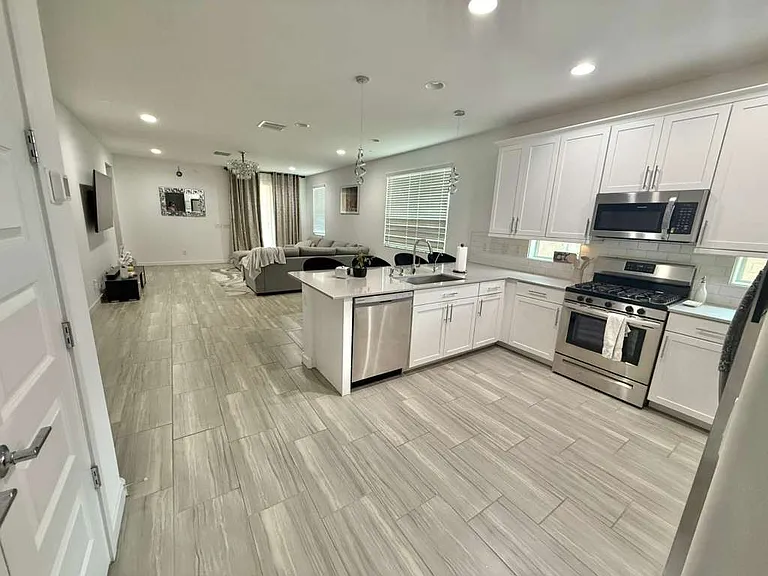 16535 W Questa Dr — Photo 2