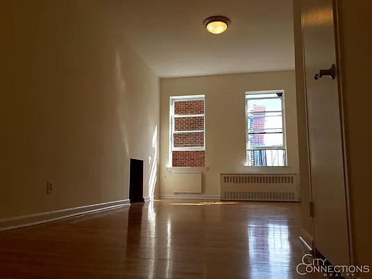 Rented by City Connections Realty | media 32