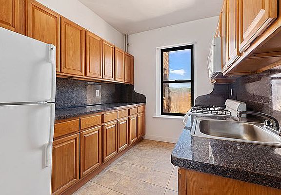 2nd image of 2 Seaman Ave APT 2B