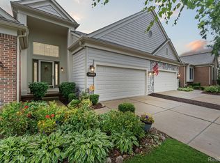 39485 Edgewater Dr, Northville, MI 48168
