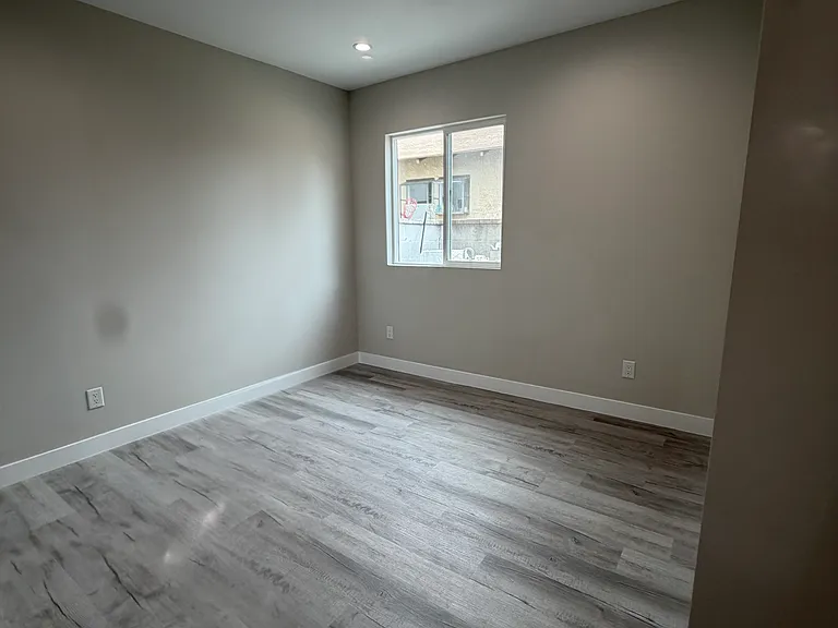 151 1/2 E 47th St #153 — Photo 7