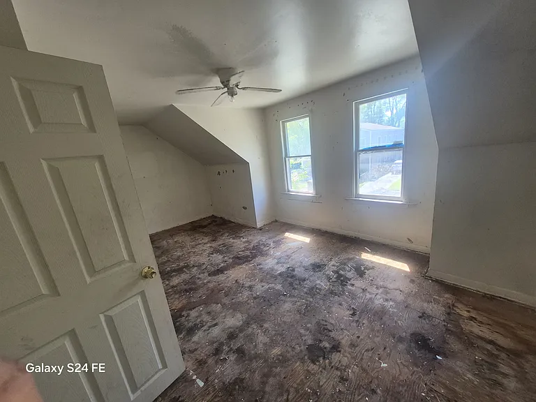 2041 Warner Ave — Photo 9