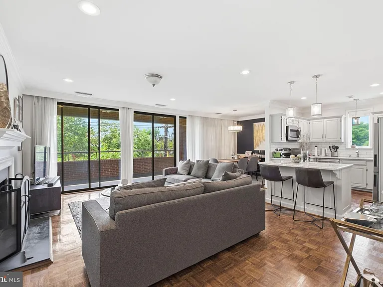 601 Wilkes St #301 — Photo 3
