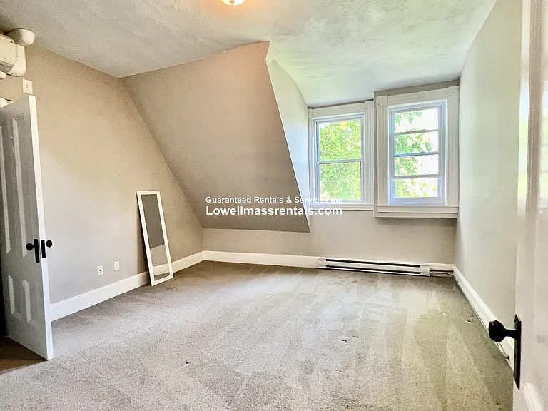 Huge 2nd bedroom