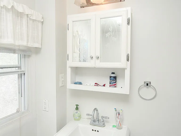 2nd floor bathroom