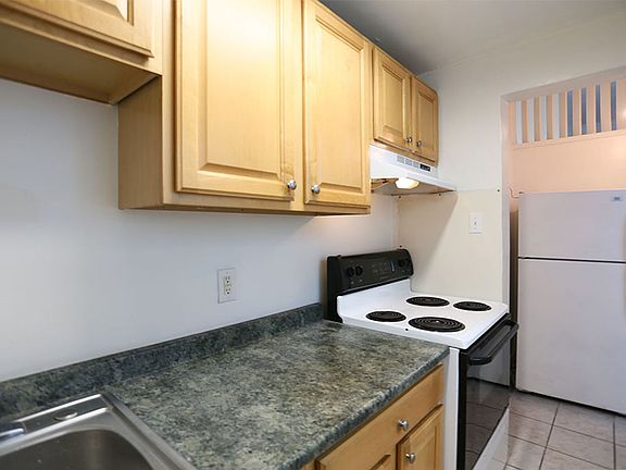 5th image of 541 Steiner St