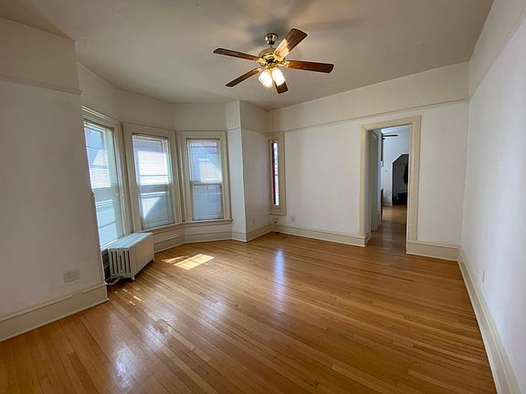 3rd image of 229 S Oak Park Ave #2
