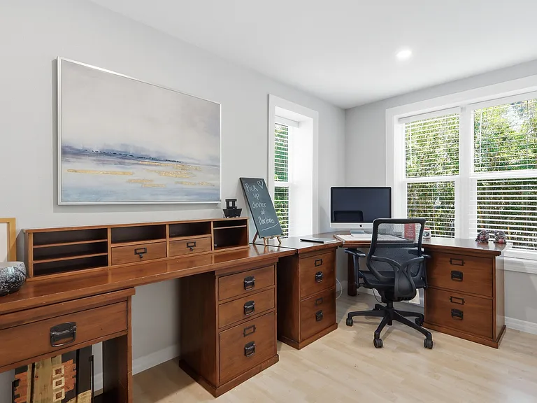 1611 Hyde Park St — Photo 33